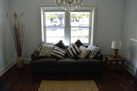Two Cow Cottage Bed & Breakfast - Sunshine Coast Guide 14