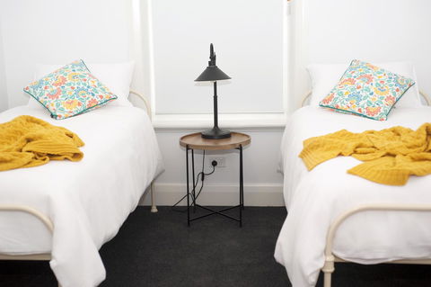 Two Cow Cottage Bed & Breakfast - Sunshine Coast Guide 29
