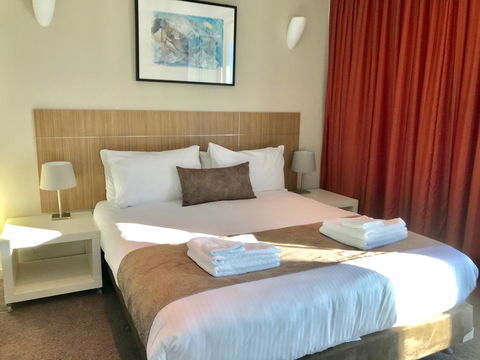 Adelaide DressCircle Apartments - North Terrace - Sunshine Coast Guide 5