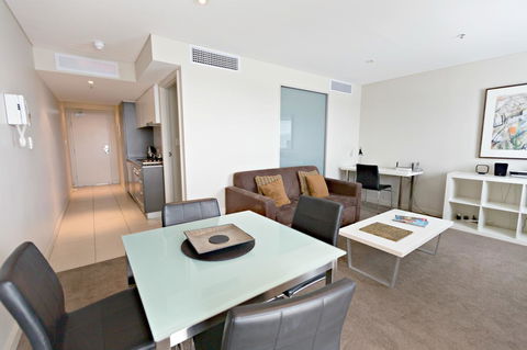 Adelaide DressCircle Apartments - North Terrace - Sunshine Coast Guide 12