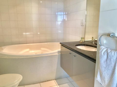Adelaide DressCircle Apartments - North Terrace - Sunshine Coast Guide 6