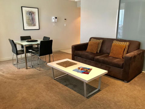 Adelaide DressCircle Apartments - North Terrace - Sunshine Coast Guide 10