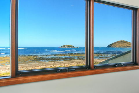 Franklin Beachfront Apartments - Sunshine Coast Guide 12