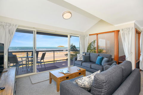 Franklin Beachfront Apartments - Sunshine Coast Guide 6