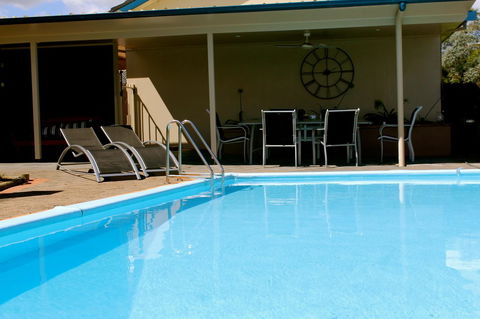 Isis Motel Scone - Sunshine Coast Guide 1
