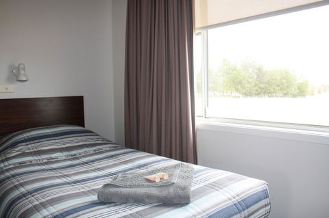 Isis Motel Scone - Sunshine Coast Guide 0