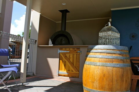 Isis Motel Scone - Sunshine Coast Guide 2