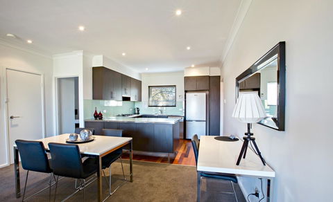 Adelaide DressCircle Apartments - Archer Street - Sunshine Coast Guide 9