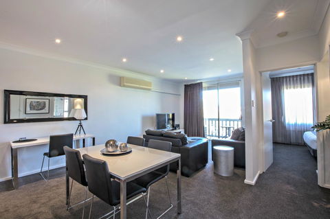 Adelaide DressCircle Apartments - Archer Street - Sunshine Coast Guide 0