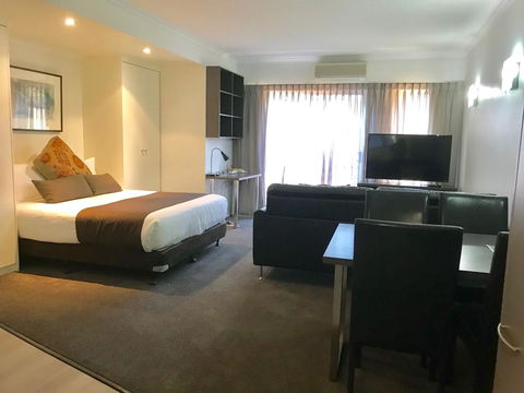 Adelaide DressCircle Apartments - Archer Street - Sunshine Coast Guide 4
