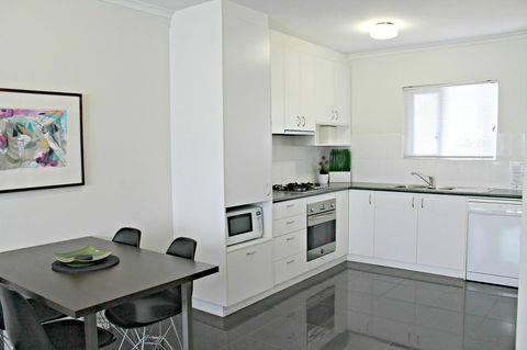 Adelaide DressCircle Apartments - Archer Street - Sunshine Coast Guide 10