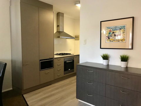 Adelaide DressCircle Apartments - Archer Street - Sunshine Coast Guide 1