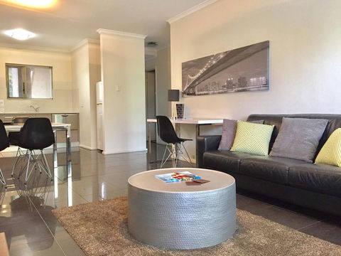 Adelaide DressCircle Apartments - Archer Street - Sunshine Coast Guide 7