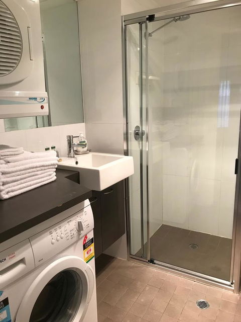 Adelaide DressCircle Apartments - Archer Street - Sunshine Coast Guide 3