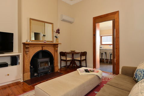 Trafalgar Premium Vintage Suites - Sunshine Coast Guide 18
