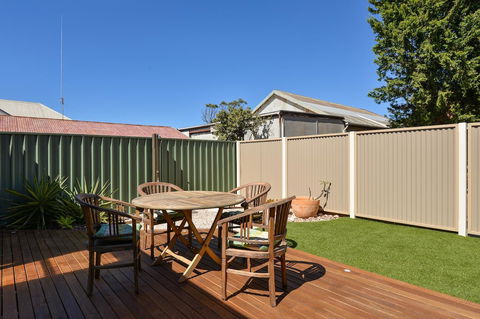Trafalgar Premium Vintage Suites - Sunshine Coast Guide 11