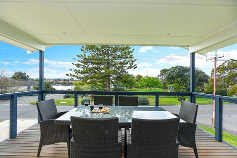 'Hope House' - Encounter Bay - Sunshine Coast Guide 24