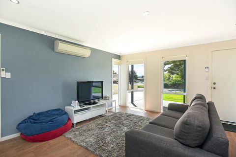 'Hope House' - Encounter Bay - Sunshine Coast Guide 9