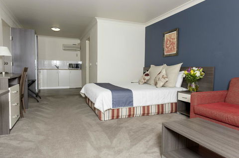 Bathurst Motor Inn - Sunshine Coast Guide 11