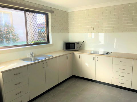 Bathurst Motor Inn - Sunshine Coast Guide 16