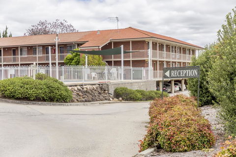 Bathurst Motor Inn - Sunshine Coast Guide 17