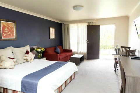 Bathurst Motor Inn - Sunshine Coast Guide 1