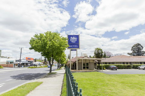Bathurst Motor Inn - Sunshine Coast Guide 22