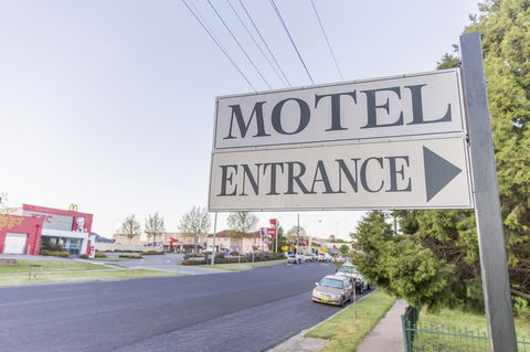 Bathurst Motor Inn - Sunshine Coast Guide 35