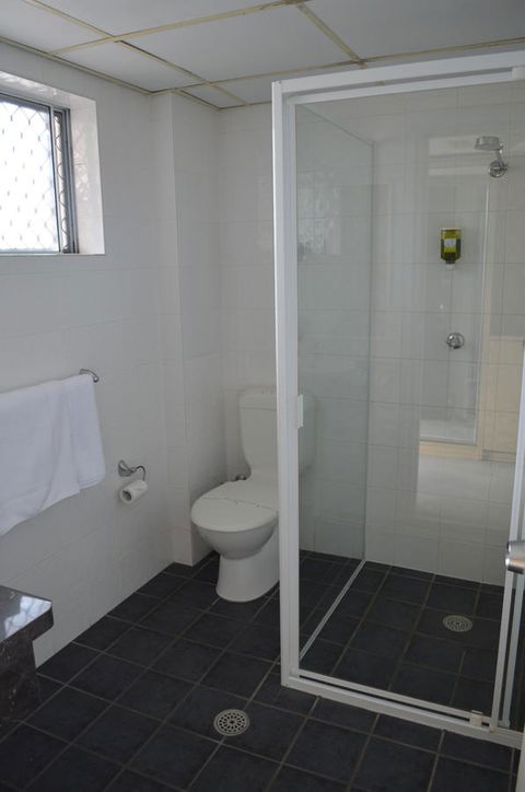 Bathurst Motor Inn - Sunshine Coast Guide 21