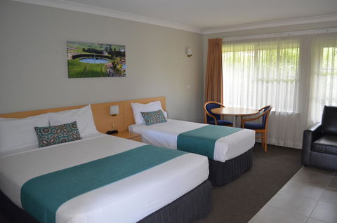 Bathurst Motor Inn - Sunshine Coast Guide 18