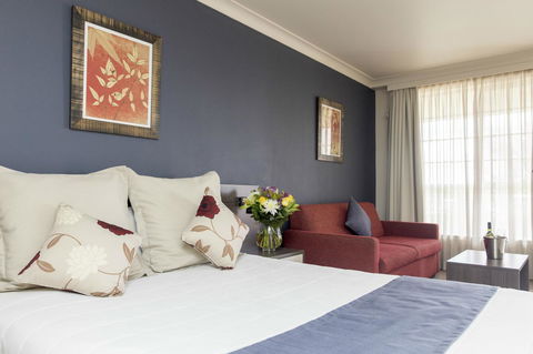 Bathurst Motor Inn - Sunshine Coast Guide 10
