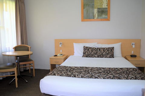 Bathurst Motor Inn - Sunshine Coast Guide 26