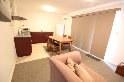 Port Vincent Motel & Apartments - Sunshine Coast Guide 4