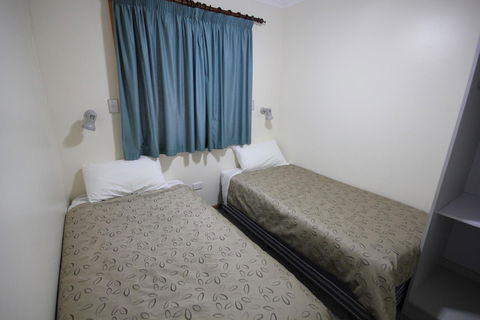 Port Vincent Motel & Apartments - Sunshine Coast Guide 19