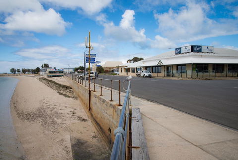 Port Vincent Motel & Apartments - Sunshine Coast Guide 36
