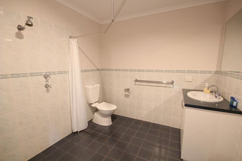 Port Vincent Motel & Apartments - Sunshine Coast Guide 10