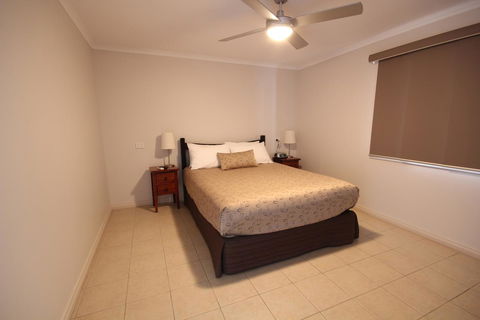 Port Vincent Motel & Apartments - Sunshine Coast Guide 5
