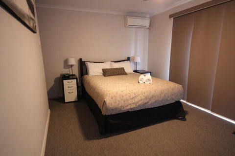 Port Vincent Motel & Apartments - Sunshine Coast Guide 9