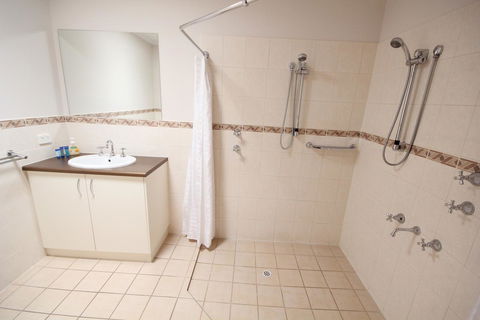 Port Vincent Motel & Apartments - Sunshine Coast Guide 3
