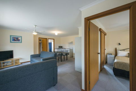 Port Vincent Motel & Apartments - Sunshine Coast Guide 17