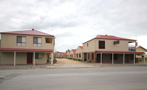 Port Vincent Motel & Apartments - Sunshine Coast Guide 0