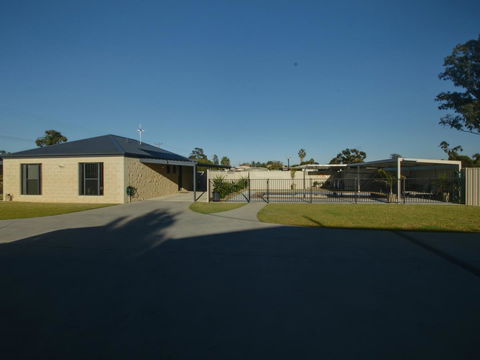 DBJ Holiday Units - Sunshine Coast Guide 1