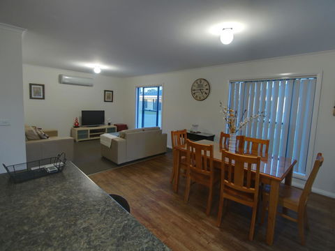 DBJ Holiday Units - Sunshine Coast Guide 3