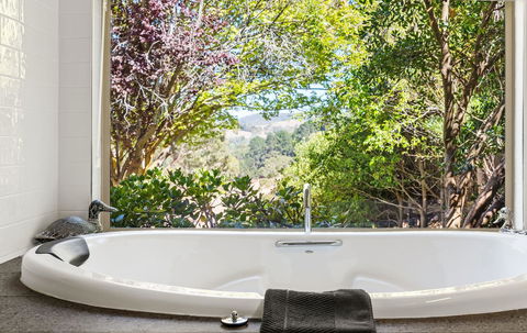 Adelaide Hills Retreats - Sunshine Coast Guide 11
