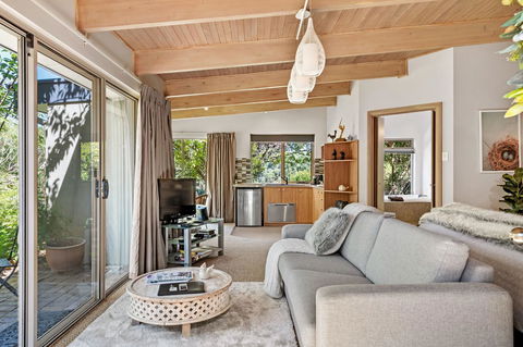 Adelaide Hills Retreats - Sunshine Coast Guide 18