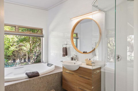 Adelaide Hills Retreats - Sunshine Coast Guide 15