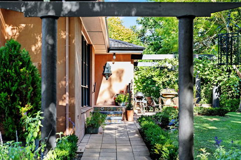 Adelaide Hills Retreats - Sunshine Coast Guide 43