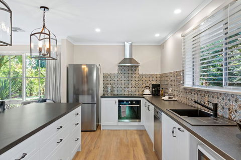 Adelaide Hills Retreats - Sunshine Coast Guide 38