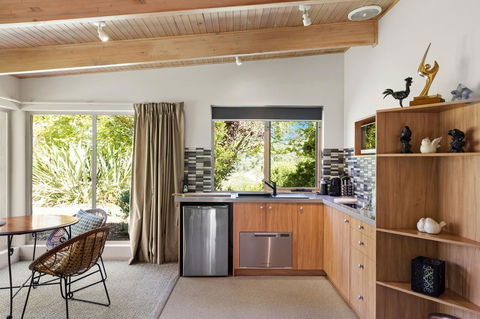 Adelaide Hills Retreats - Sunshine Coast Guide 24
