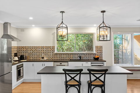 Adelaide Hills Retreats - Sunshine Coast Guide 23